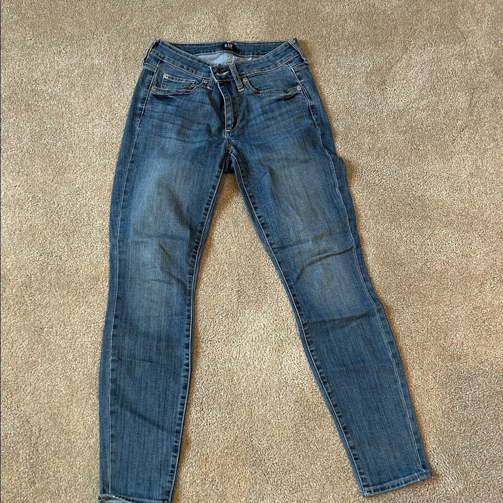 Gap size 4 curvy skinny jeans